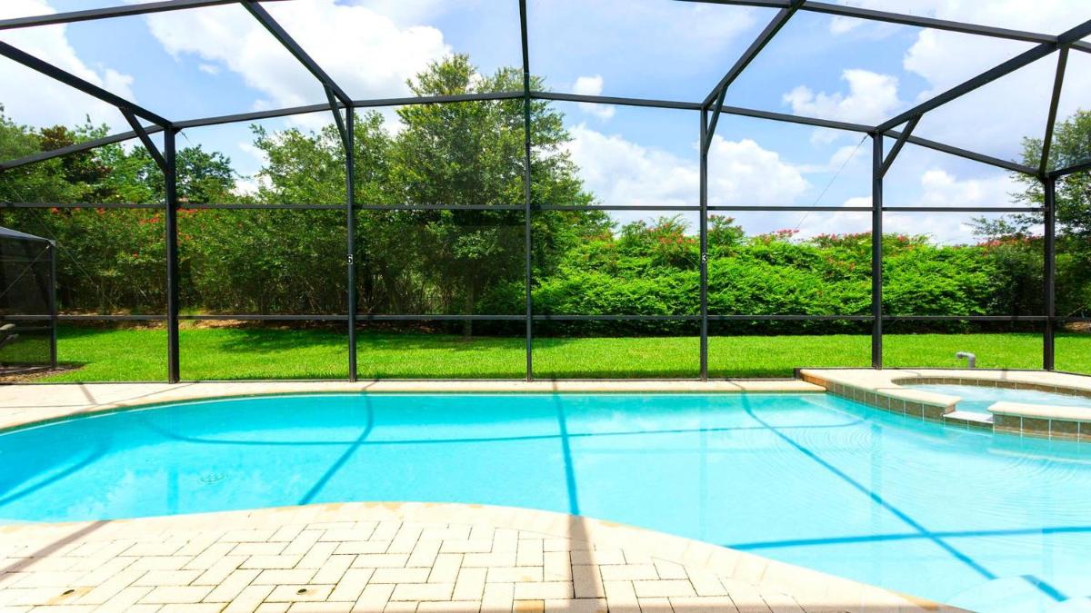 Popular attractions Area Nearby Property